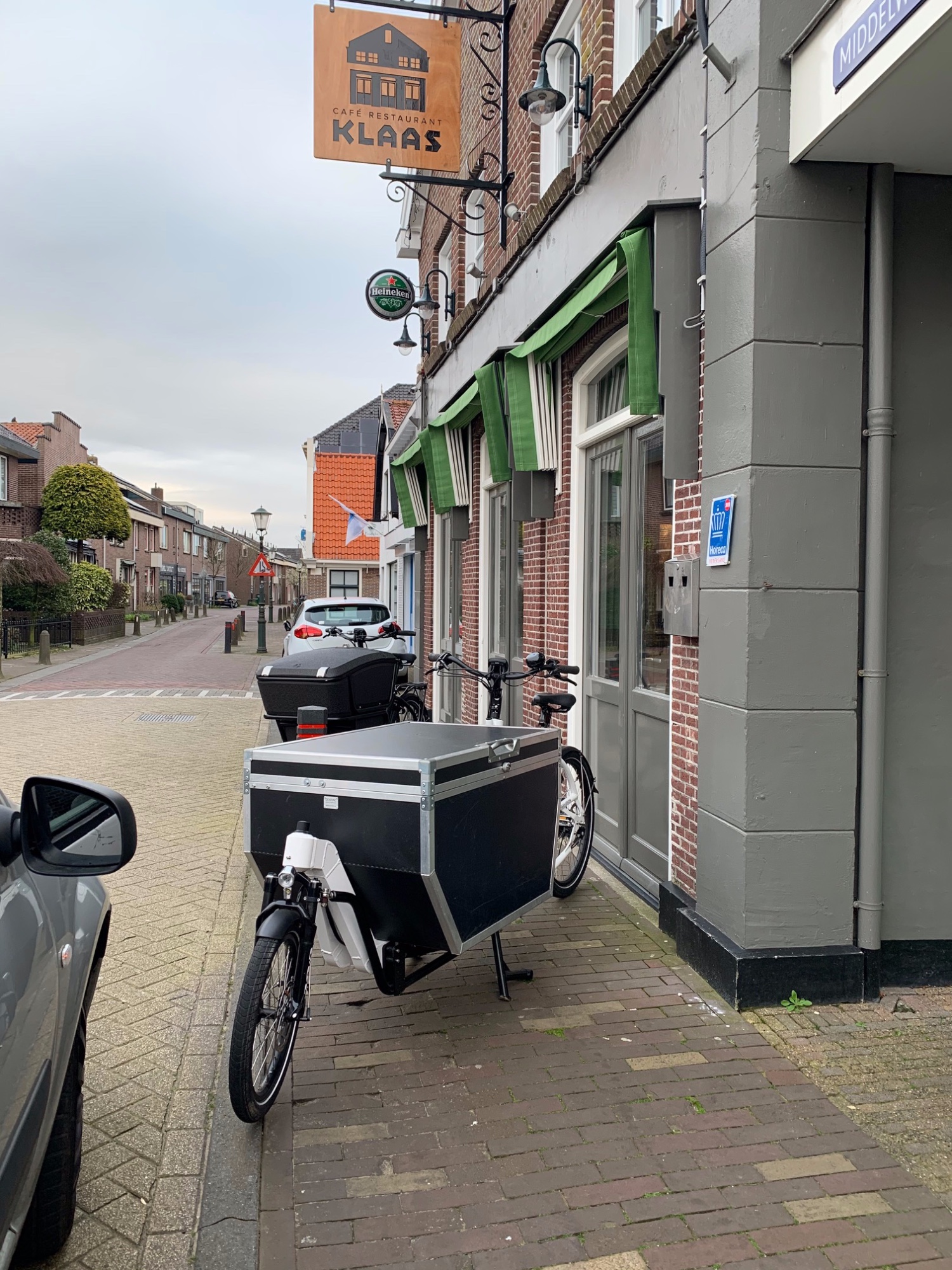 Bezorging gaat supersnel met deze twee bakfietsen, ter beschikking gesteld door Frank Oudegeest (foto: Anita Webbe) Bezorging gaat supersnel met deze twee bakfietsen, ter beschikking gesteld door Frank Oudegeest (foto: Anita Webbe)