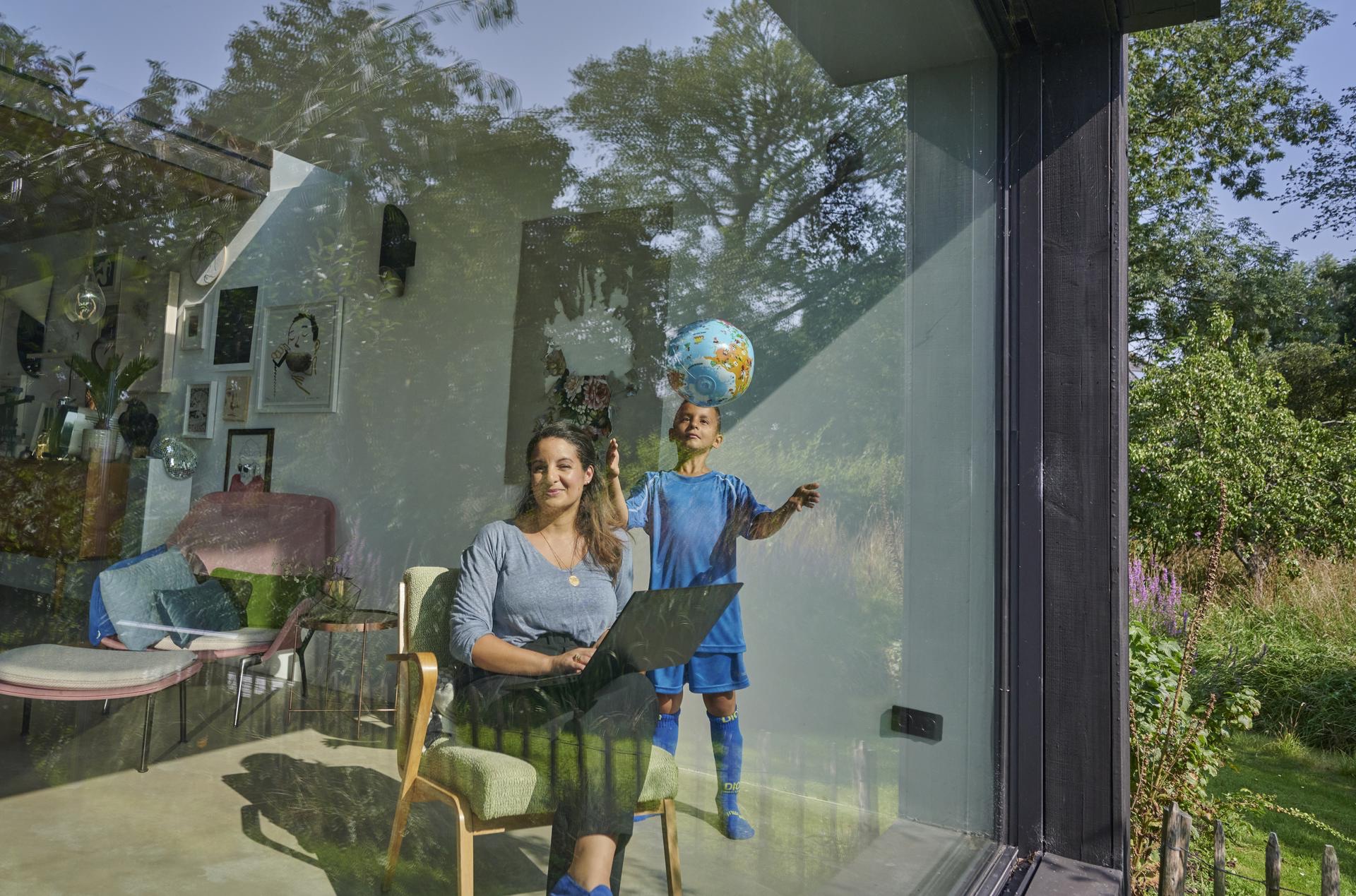 Ouders in Noor-Holland: check en wijzig je gegevens voor de kinderopvangtoeslag ook gedurende het jaar (aangeleverde foto). Ouders in Noor-Holland: check en wijzig je gegevens voor de kinderopvangtoeslag ook gedurende het jaar (aangeleverde foto).