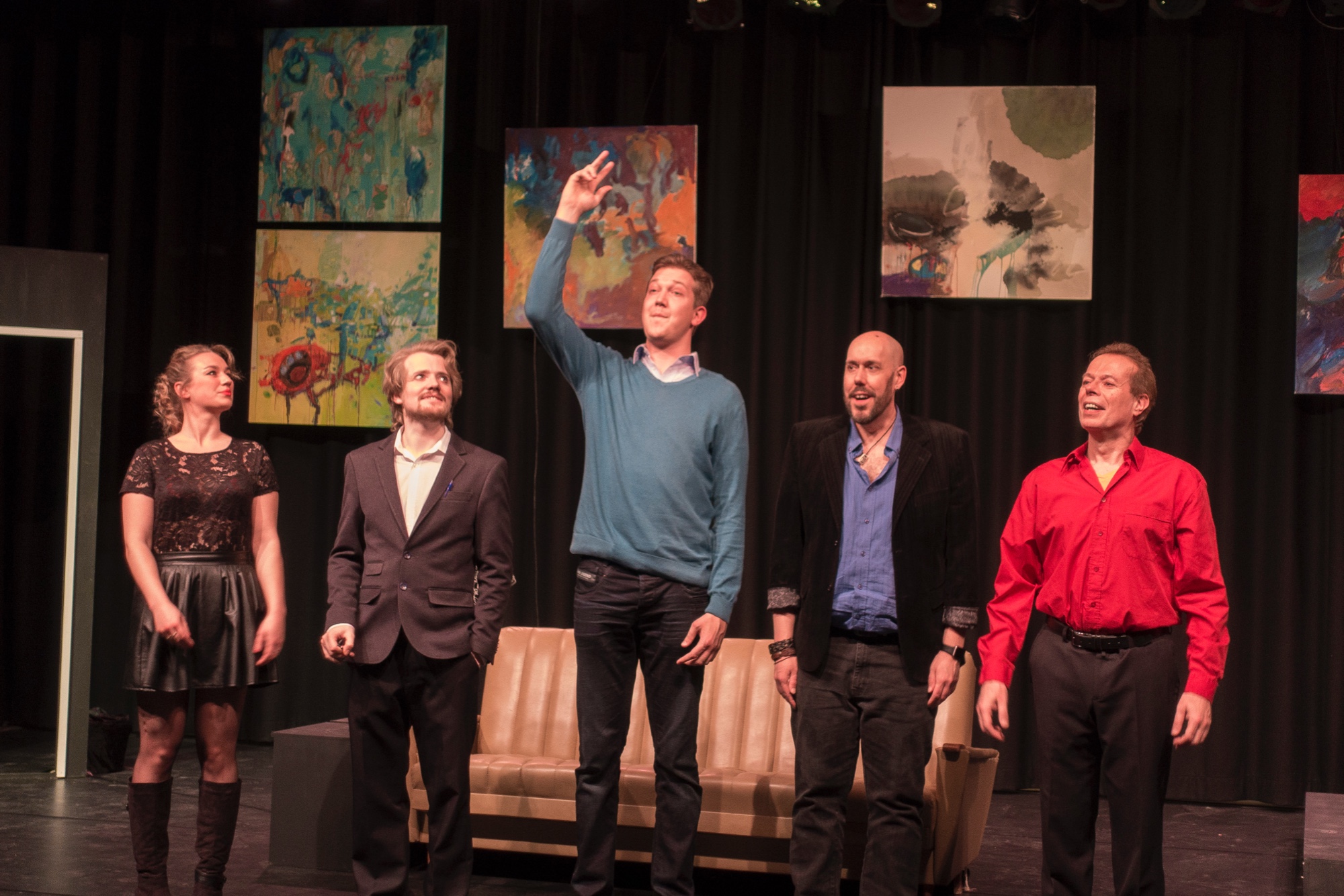 Vlnr: Babs den Butter, Robin Kollaard, Mario Boes, Patrick Verdiesen en Rob Heemskerk zetten elk een overtuigend karakter neer (foto's: Anita Webbe) Vlnr: Babs den Butter, Robin Kollaard, Mario Boes, Patrick Verdiesen en Rob Heemskerk zetten elk een overtuigend karakter neer (foto's: Anita Webbe)