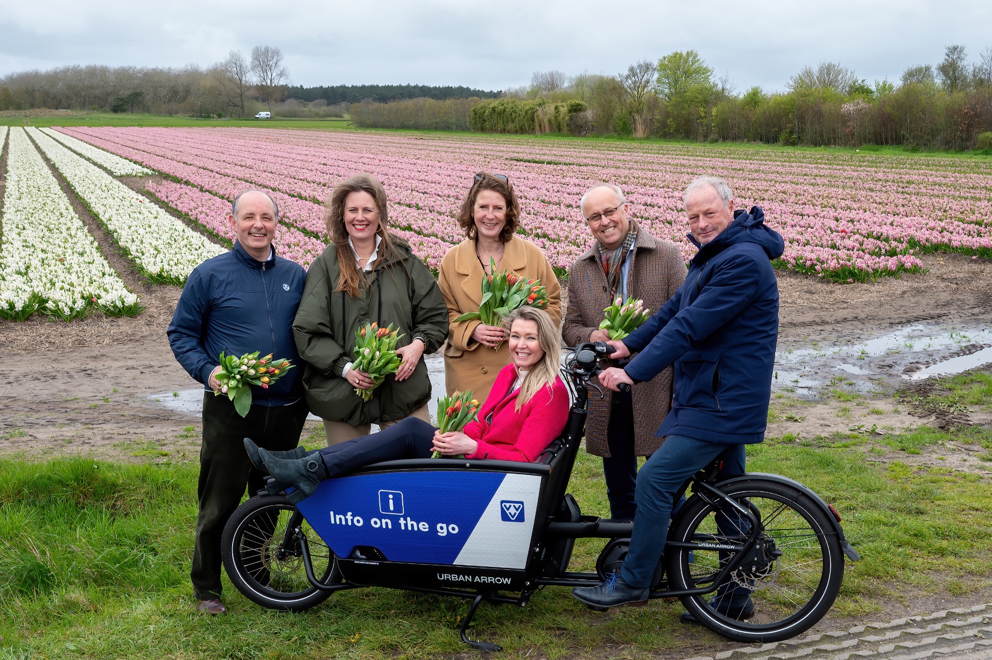 Wethouders Marco Wiesehahn (Bergen), Judie Kloosterman (Uitgeest), Roel Beems (Castricum), Fred Ruiten (Dijk en Waard) en burgemeesters Mascha ten Bruggencate (Heiloo) en Anja Schouten (Alkmaar). Wethouders Marco Wiesehahn (Bergen), Judie Kloosterman (Uitgeest), Roel Beems (Castricum), Fred Ruiten (Dijk en Waard) en burgemeesters Mascha ten Bruggencate (Heiloo) en Anja Schouten (Alkmaar).