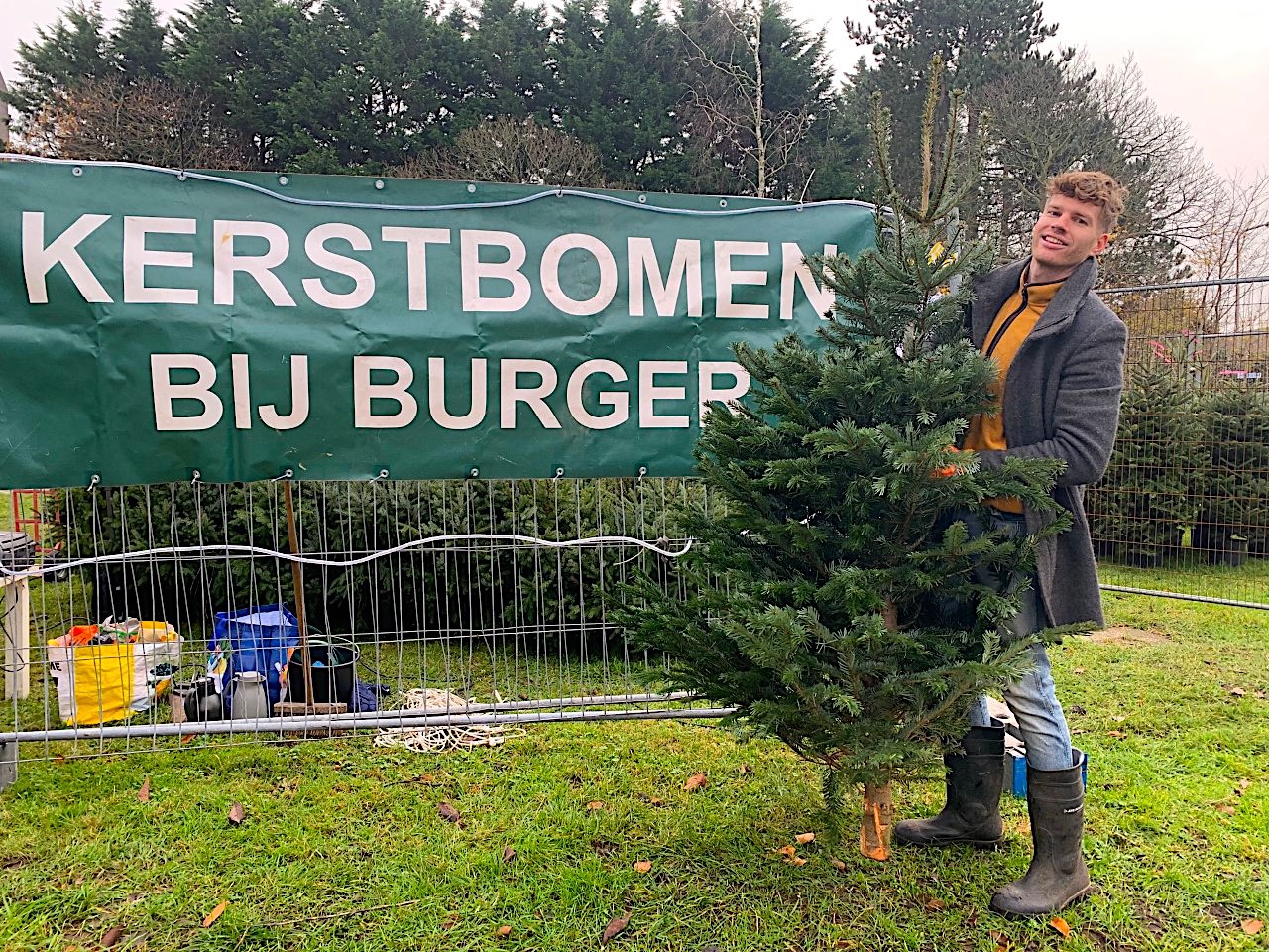 Maarten Groot, kleinzoon van de familie Burger, houdt de kerstgedachte in de familie (foto: Anita Webbe) Maarten Groot, kleinzoon van de familie Burger, houdt de kerstgedachte in de familie (foto: Anita Webbe)