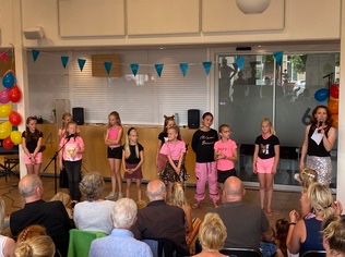 Zanggroepen van Muziekschool Uitgeest laat zangtalent zien aan groot publiek 