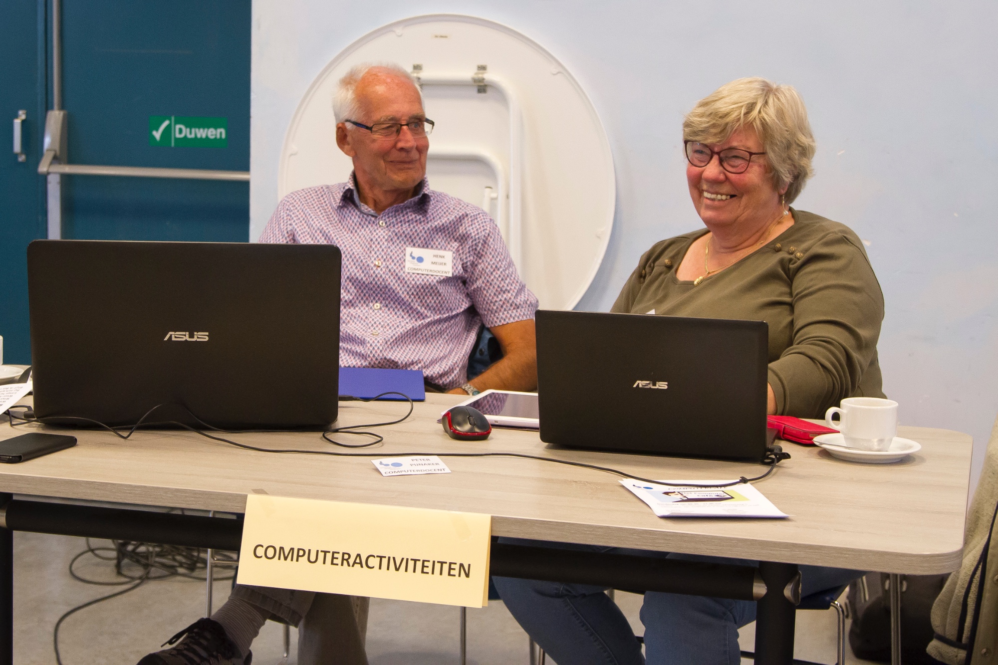 Tijdens de Open Dag op 7 september waren de computerdeskundigen ook aanwezig in De Zwaan (foto: Anita Webbe) Tijdens de Open Dag op 7 september waren de computerdeskundigen ook aanwezig in De Zwaan (foto: Anita Webbe)