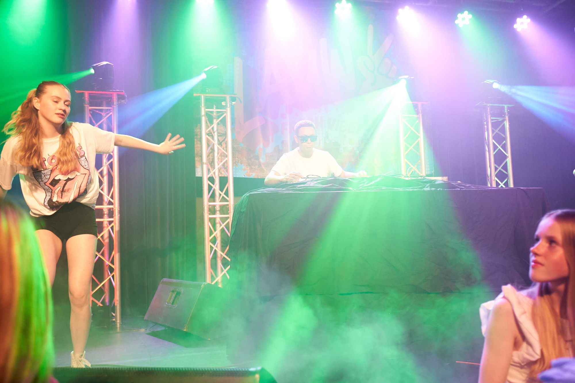DJ Zapre en de DansTuin on stage bij LAUW (foto Ken Phelan)  