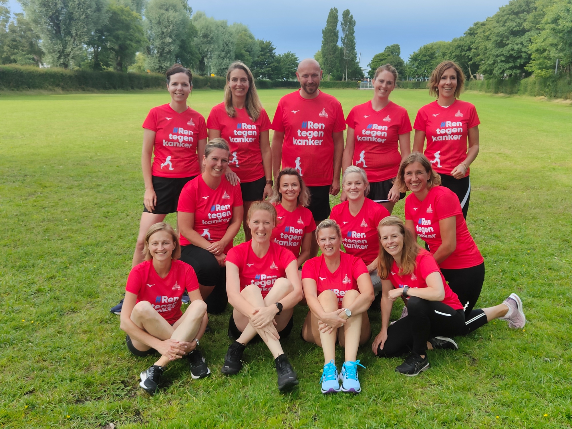 Team Uitgeest Justin de Bruin, Wendy Wubbels, Kitty Wubbels, Maaike Terra, Joyce Verduin, Marije Blom, Ilse Renes, Yvonne Rozemeijer, Jolanda Rodenburg, Kim Buys, Sanne Brinkhof, Christel Tromp en Maaike Enthoven Team Uitgeest Justin de Bruin, Wendy Wubbels, Kitty Wubbels, Maaike Terra, Joyce Verduin, Marije Blom, Ilse Renes, Yvonne Rozemeijer, Jolanda Rodenburg, Kim Buys, Sanne Brinkhof, Christel Tromp en Maaike Enthoven